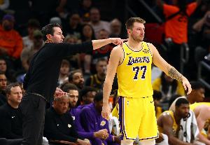 nba直播_nba篮球比赛免费观看_nba高清无插件直播